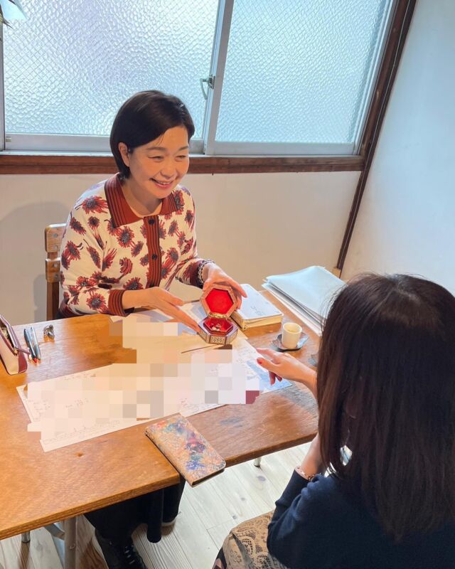 【藤子の部屋＋香水堂】

中国茶サロン香水堂さんとのコラボイベント

3/18、3/21
満席で無事に終了しました。

初日はご新規の方々が多く、2日目は全てリピーターの方々。

お一人おひとり、じっくりお話を伺いながら
四柱推命、気学、易学、万象学で総合的にみてお話をさせていただきました。

香水堂さんとのコラボイベントは2015年にスターとして来年は10年目！

来年は記念に何か楽しい企画ができたらいいなぁと思っています^ ^

#香水堂 #コラボイベント #来年は10周年 #中国茶好き #美味しいお菓子ありがとう #コンサルティング事業 #藤子の部屋  #師匠は #田中恵祥先生 #易経
