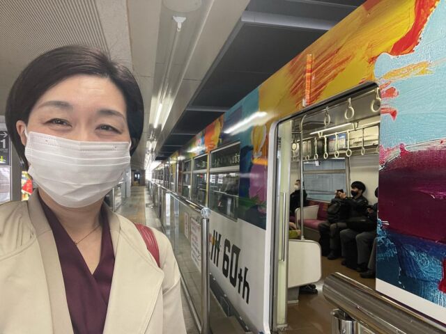 今日は北九州市へ♪

未来の看護師の皆さんへの特別講義^ ^

進級を前に、実習や就職活動に向けてマナーやコミュニケーションについて考え、行動できるように。

一つひとつの内容はシンプルなものですが、これを皆が継続していくのは大変です。

「わかる」と「できる」を繰り返しながら伸びていきます。

およそ80名。
個人ワークはぐっと集中して、ペアワークやグループワークはわいわいと^ ^
メリハリのある学生さん達は伸び代がいっぱいです♪♪

#北九州市 #市制60周年 #小倉駅 #60周年アピールいっぱい#モノレール好き #地元愛 
#企業研修講師 #キャリアコンサルタント #マナー講座 #コミュニケーション講座 #面接対策 #就職支援セミナー #未来への種まき #みらいつなぐ